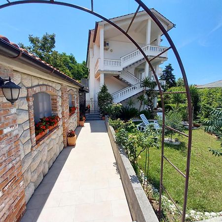 Apartmani Dijana Palit Esterno foto