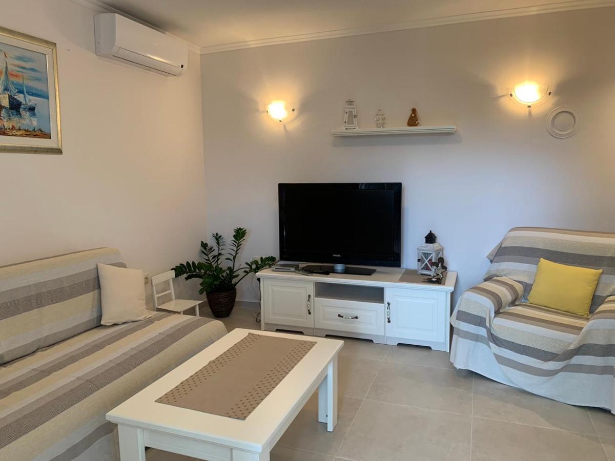 Apartmani Dijana Palit Esterno foto