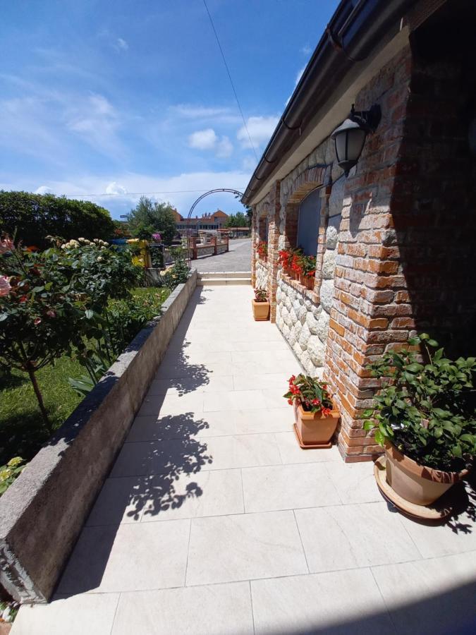 Apartmani Dijana Palit Esterno foto