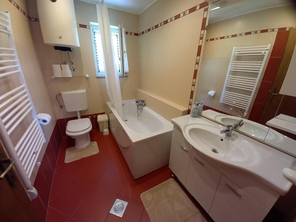 Apartmani Dijana Palit Esterno foto