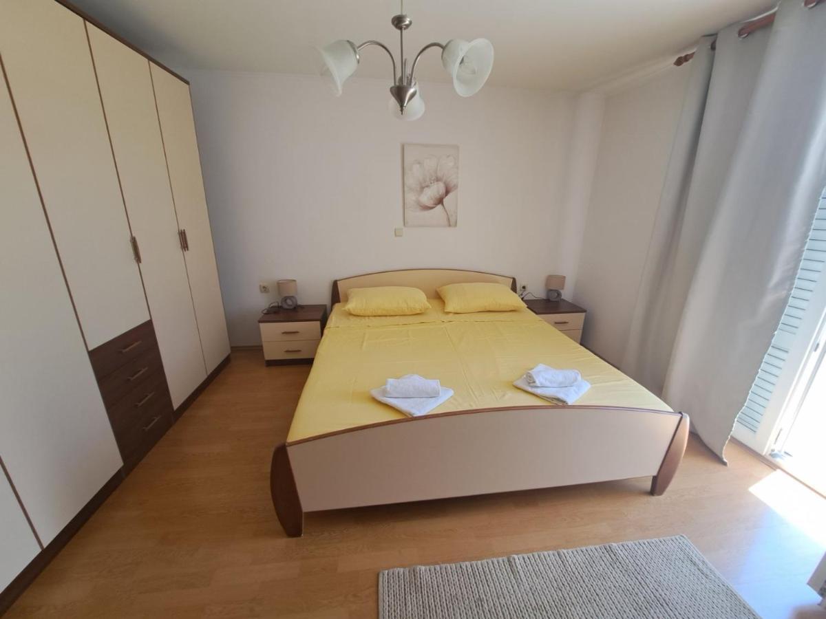 Apartmani Dijana Palit Esterno foto