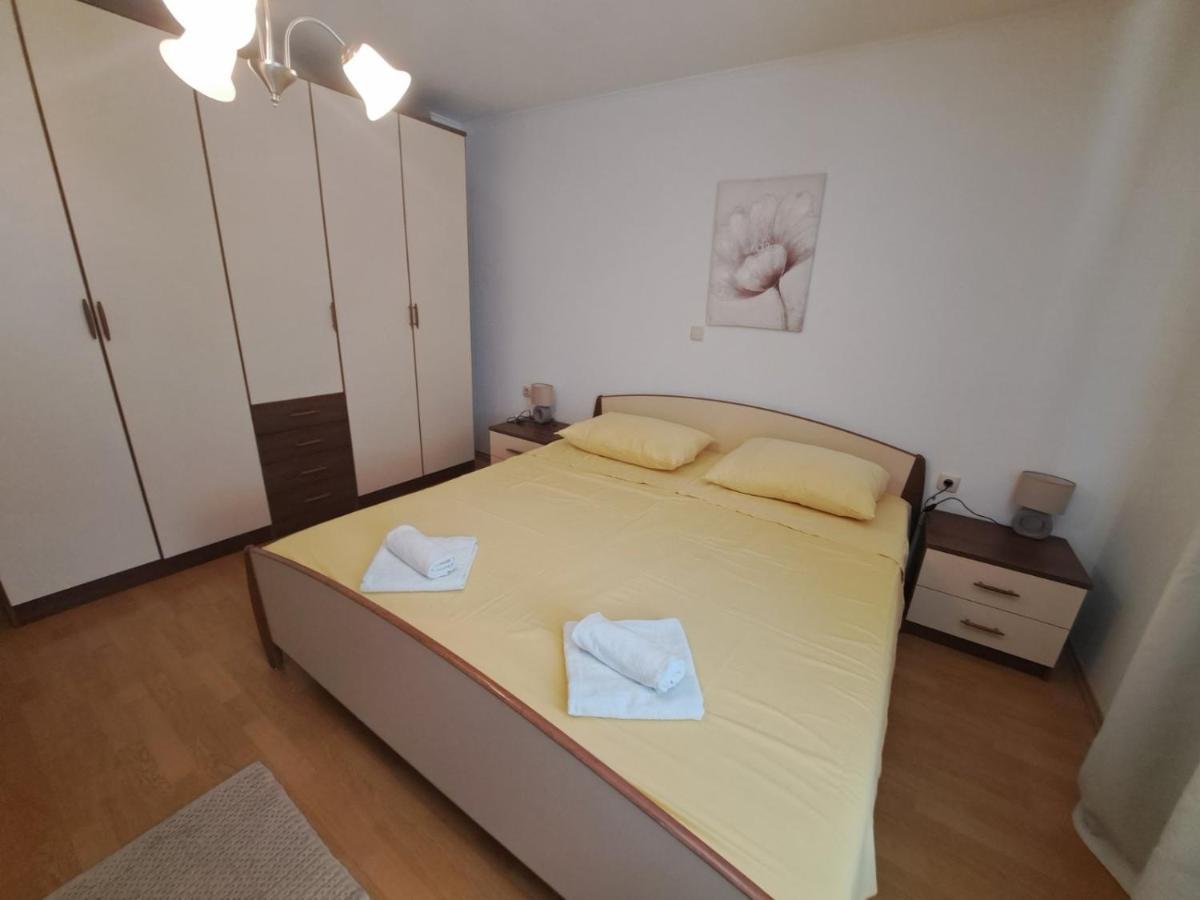 Apartmani Dijana Palit Esterno foto