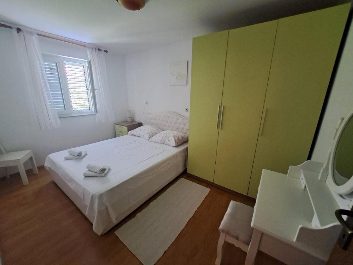 Apartmani Dijana Palit Esterno foto