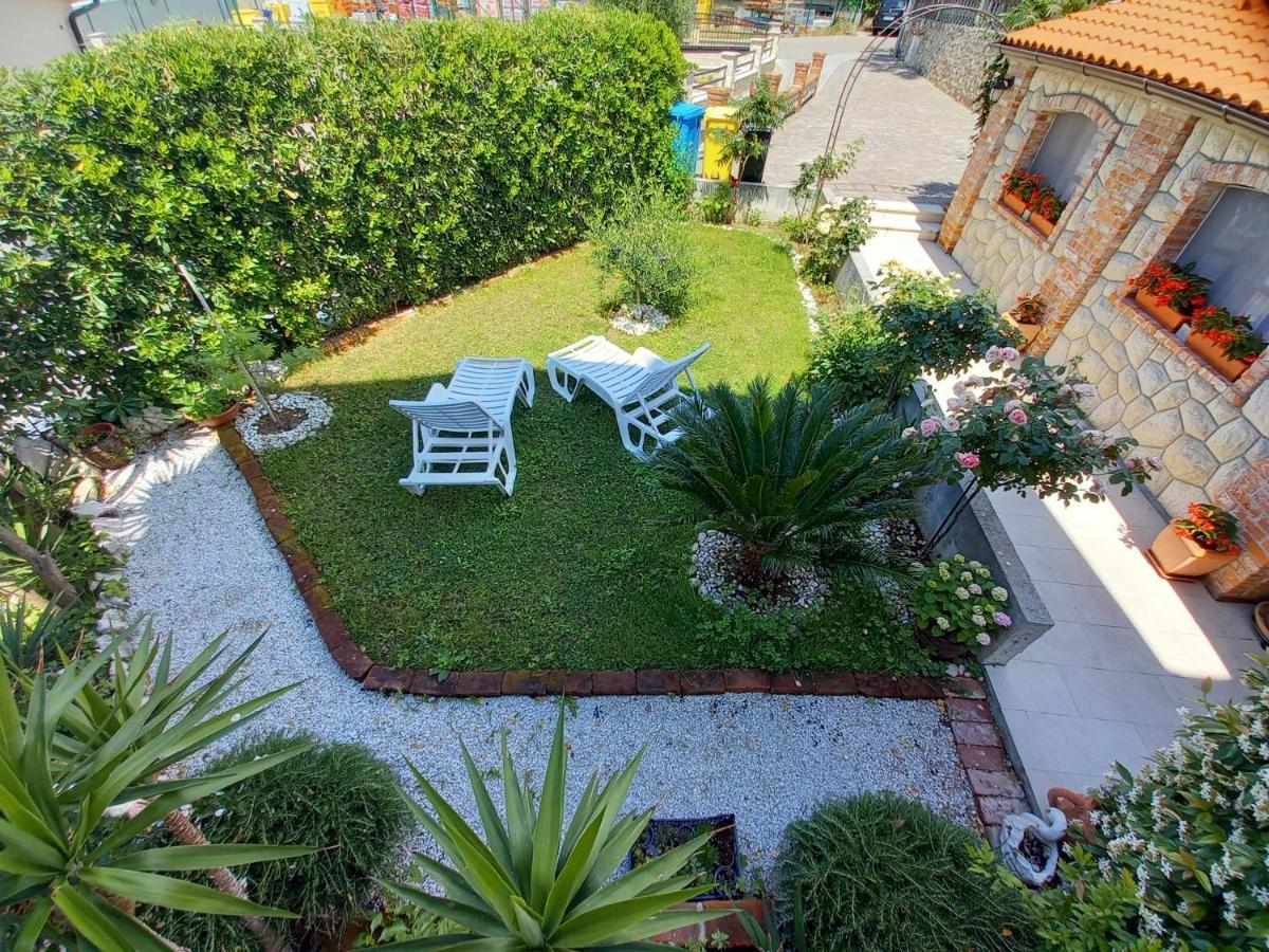 Apartmani Dijana Palit Esterno foto