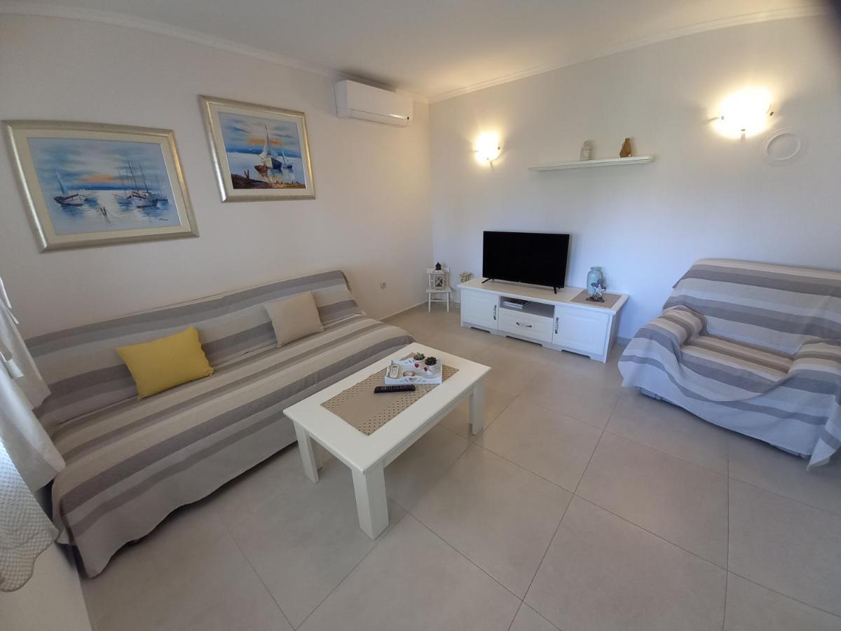 Apartmani Dijana Palit Esterno foto
