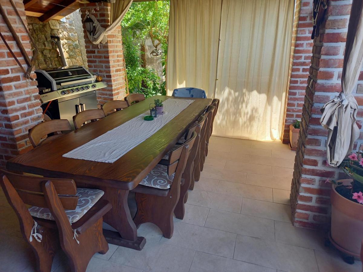 Apartmani Dijana Palit Esterno foto
